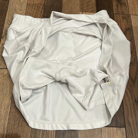 Nike White Tennis Athletic Golf Mini Skirt Skort Size Medium - Picture 8 of 13